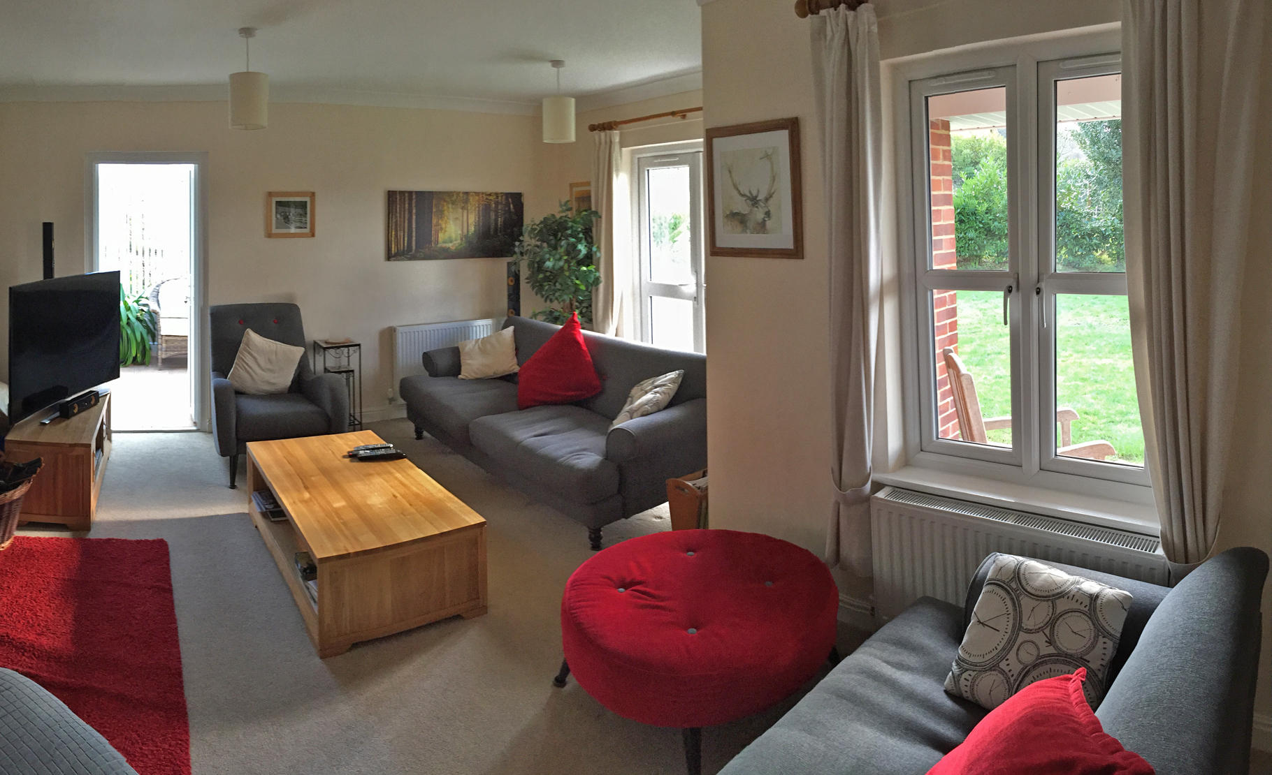 Spacious Lounge leading to the conservatory.jpg